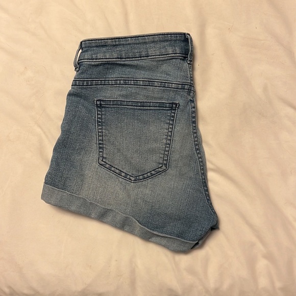 H&M Jean Shorts - Picture 2 of 3